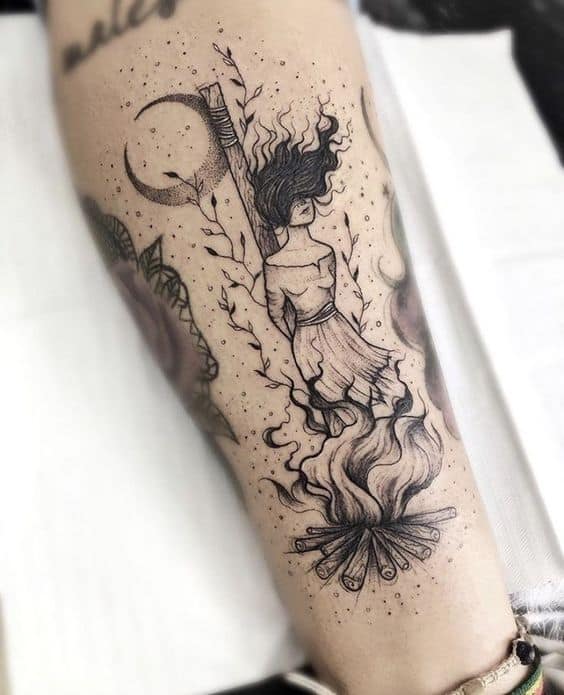 18 tatuagem de bruxa na fogueira Pinterest