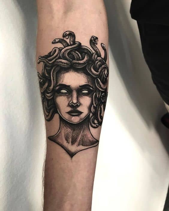 19 tattoo masculina de medusa no braco Pinterest