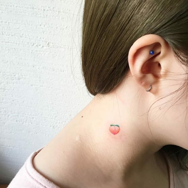 19 tatuagem emoji pessego colorido Tattoodo