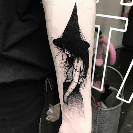 2 tatuagem de bruxa com chapeu Pinterest
