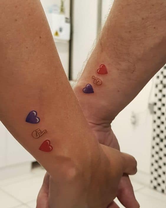 2 tatuagem de casal com emojis Pinterest