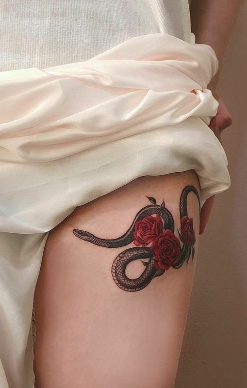 25 tattoo de cobra na perna com rosas Pinterest
