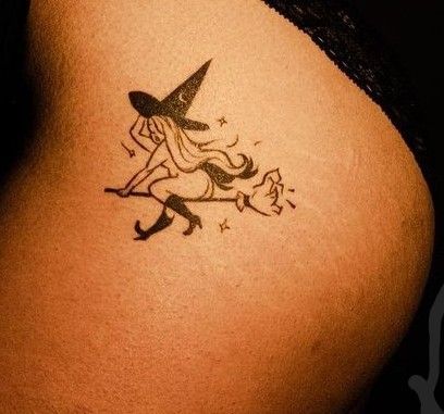 25 tatuagem pequena de bruxa Pinterest