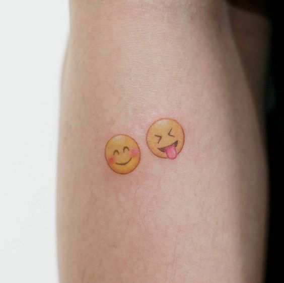 26 tatuagens de emojis pequenas e delicadas Pinterest