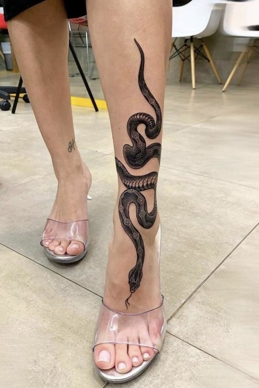 29 tattoo de cobra na perna Pinterest