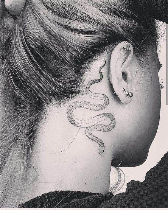 30 tattoo feminina de cobra no pescoco Pinterest