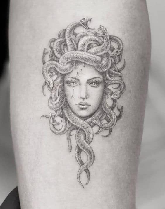 30 tatuagem delicada de medusa Pinterest