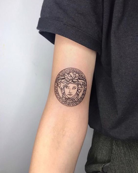 31 tattoo delicada de medusa Pinterest