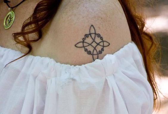 32 tatuagem de no de bruxa no ombro Pinterest