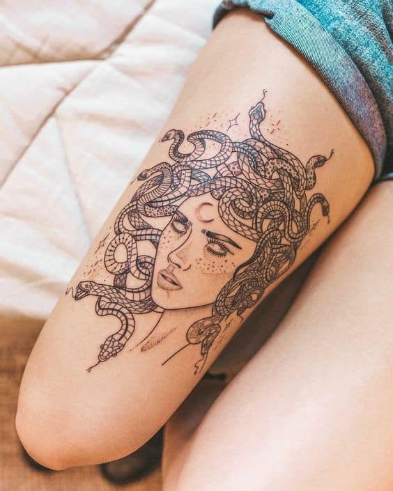 34 tatuagem grande de medusa na coxa Pinterest