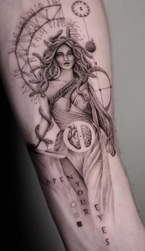 36 tattoo grande de medusa no braco Pinterest