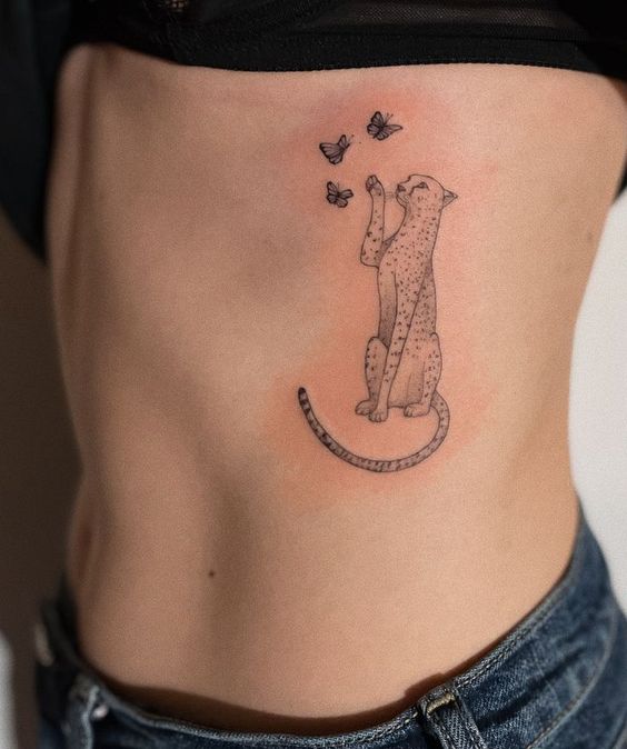 36 tatuagem delicada de onca na costela Pinterest