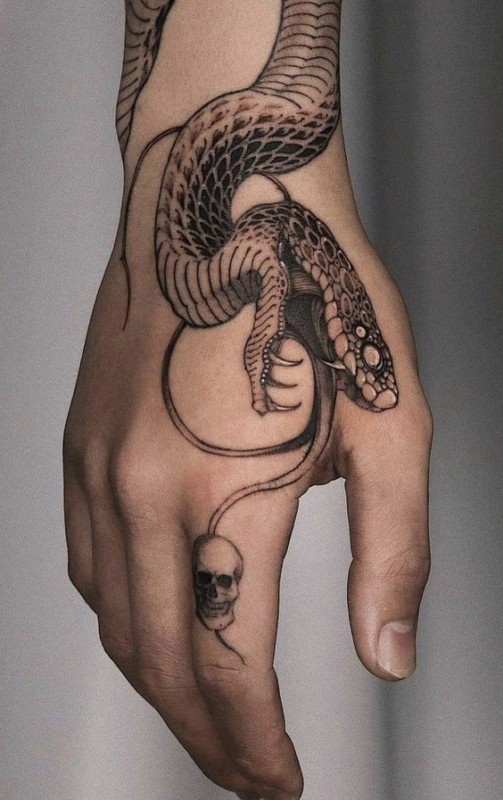 37 tatuagem masculina de cobra na mao Pinterest