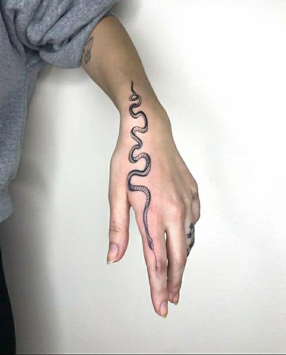 38 tattoo na mao de cobra Pinterest