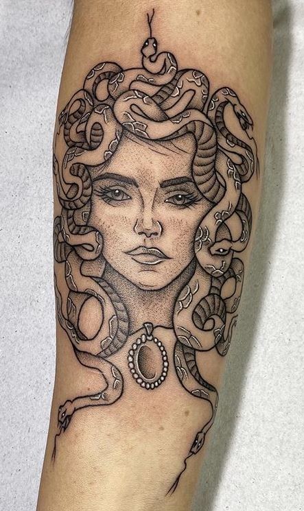 38 tatuagem grande de medusa Pinterest