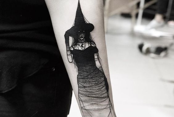 4 tatuagem delicada de bruxa Pinterest