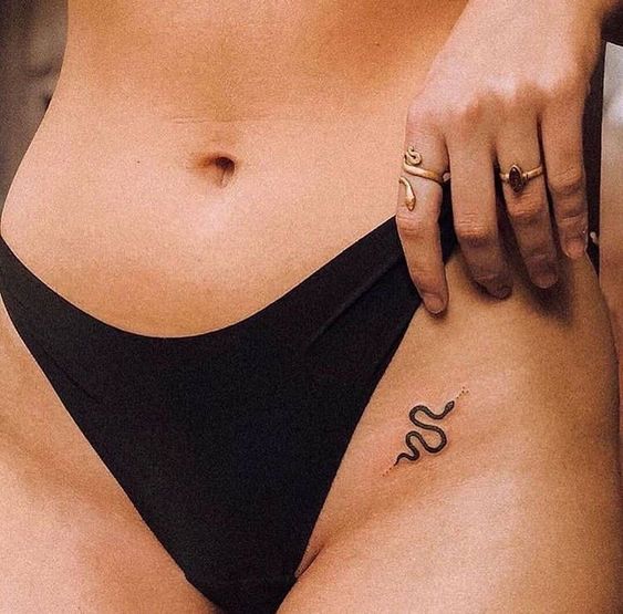 49 tatuagem de cobra pequena na virilha Pinterest
