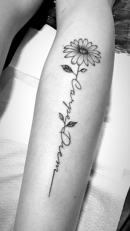 5 tatuagem carpe diem com flor Pinterest
