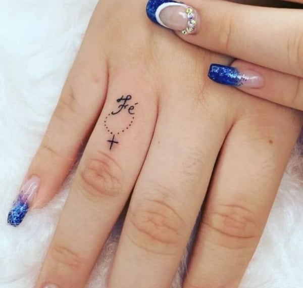 51 tatuagem delicada fe no dedo Pinterest