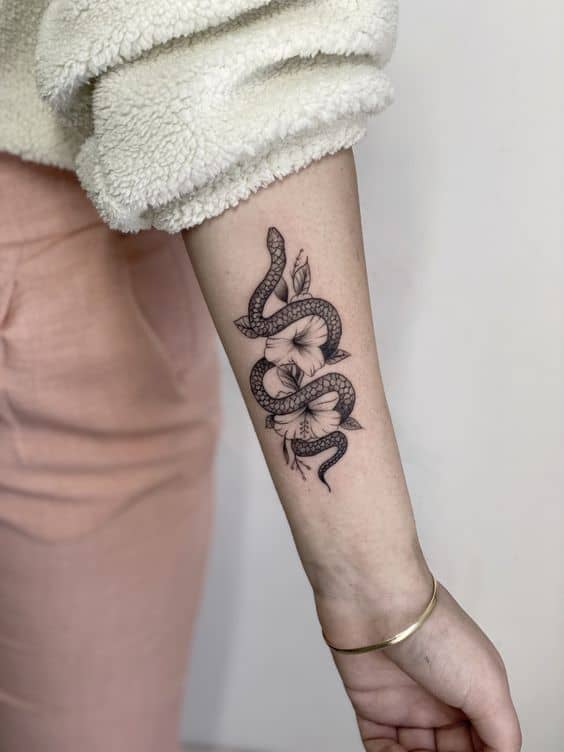 56 tattoo de cobra entre flores Pinterest