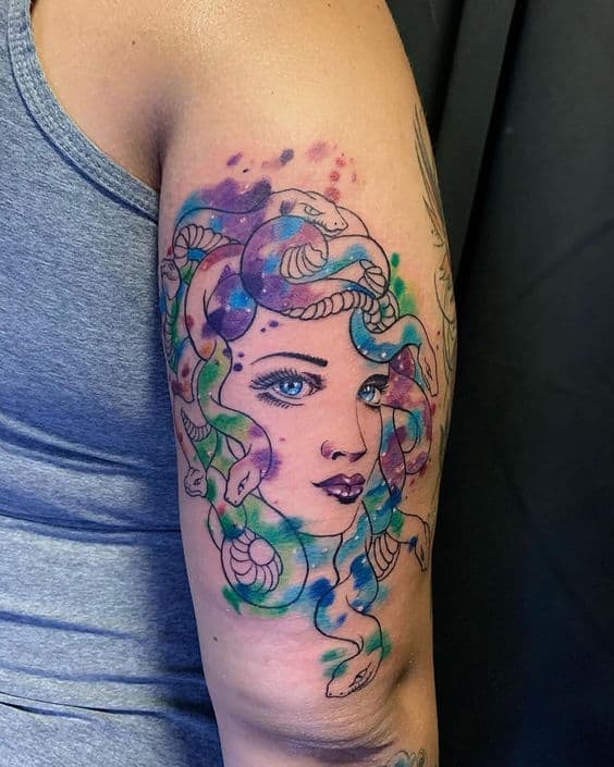 56 tatuagem colorida e delicada de medusa Pinterest