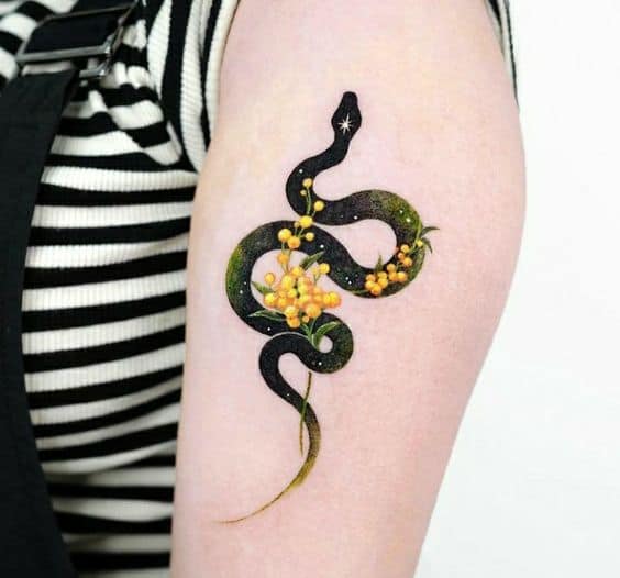 59 tattoo de cobra com flores amarelas Pinterest