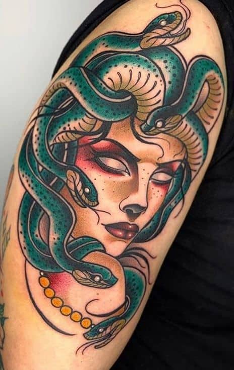 62 tatuagem grande e colorida de medusa Pinterest