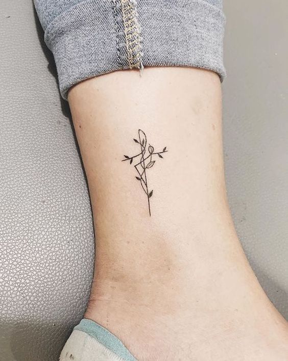 8 tatuagem fe delicada com cruz Pinterest