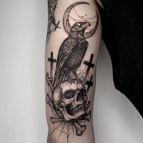 linda tatuagem de corvo