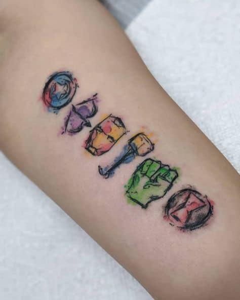 tatuagem Marvel simples pequena