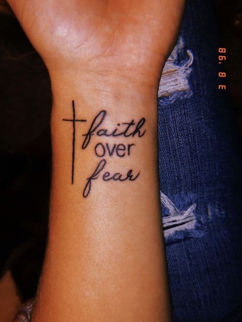 tatuagem crista com frase