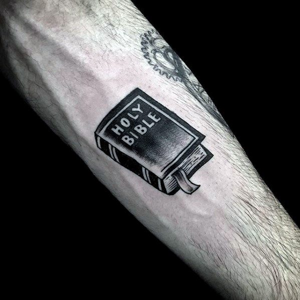 tatuagem crista masculina biblia