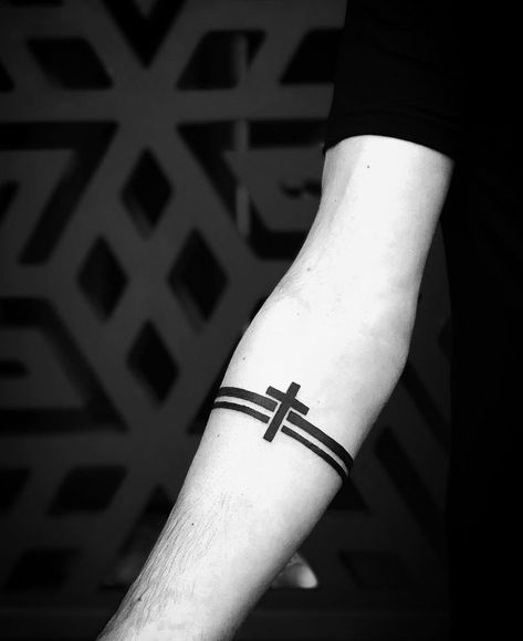 tatuagem crista masculina cruz simples