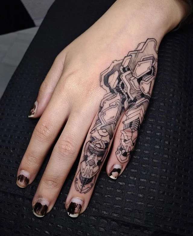 tatuagem cyberpunk na mao