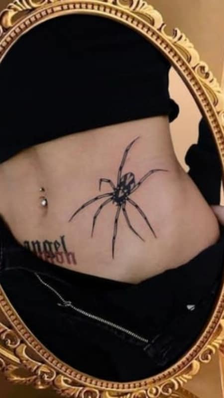 tatuagem de aranha cintura