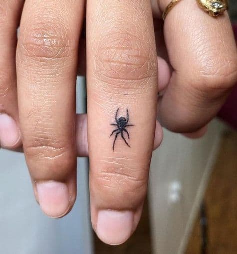 tatuagem de aranha dedo