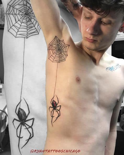 tatuagem de aranha masculina com teia