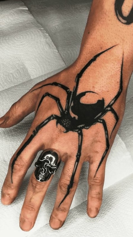 tatuagem de aranha na mao