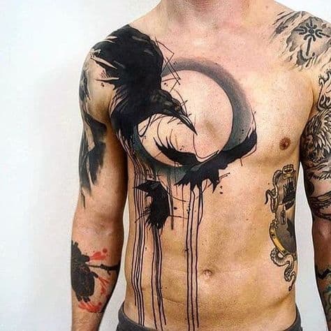 tatuagem de corvo peito