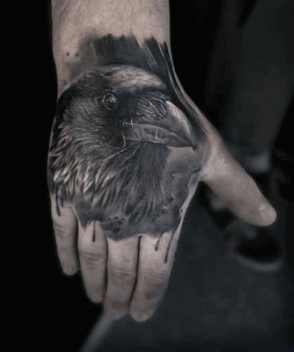 tatuagem de corvo sombreada