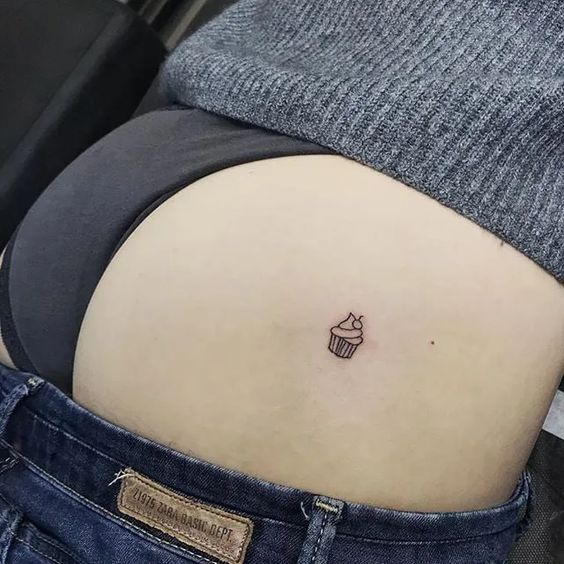 10 tattoo pequena na bunda Pinterest