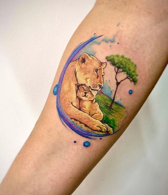 13 tattoo colorida de leoa com filhote Pinterest