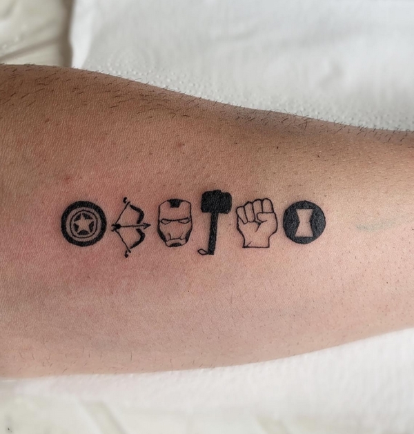 13 tattoo simbolos Vingadores @kaique tatto0