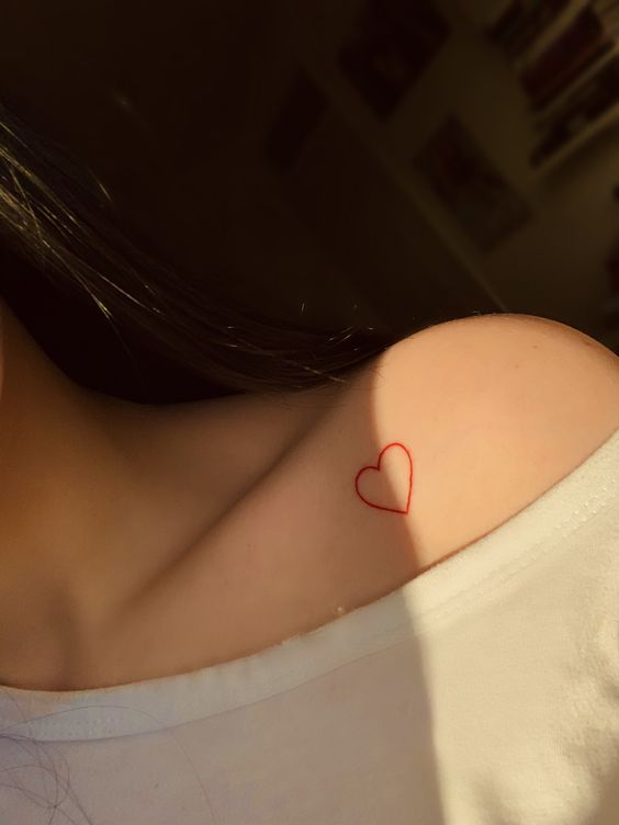 15 tatuagem de coracao no ombro Pinterest