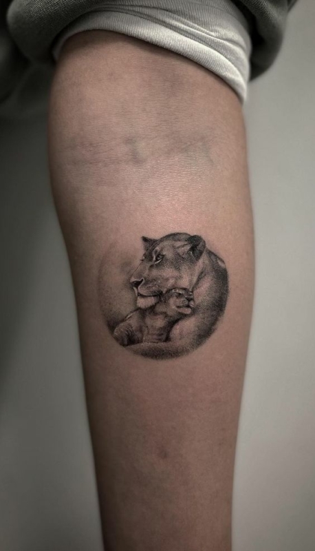 21 tatuagem pequena leoa e filhote Pinterest