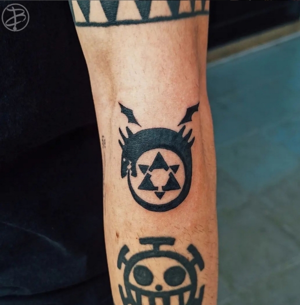 25 tatuagem ouroboros Fullmetal Alchemist no braco @bimow tattoo
