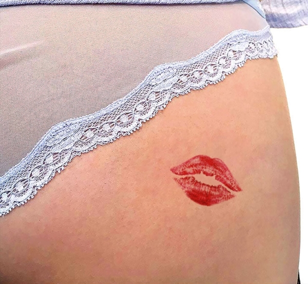 31 tattoo de beijo no bumbum Pinterest