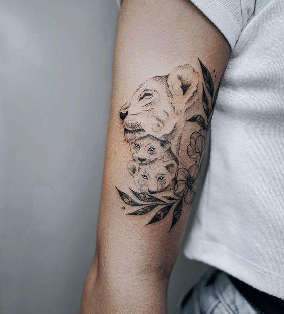 38 tattoo no braco de leoa e filhotes Pinterest