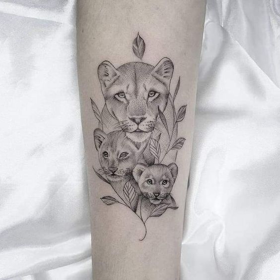 40 tattoo de leoa com filhotes Pinterest