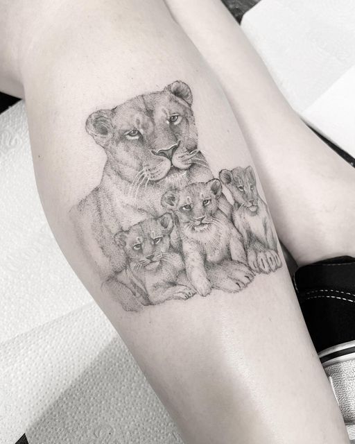 41 tattoo delicada de leoa com 3 filhotes Pinterest